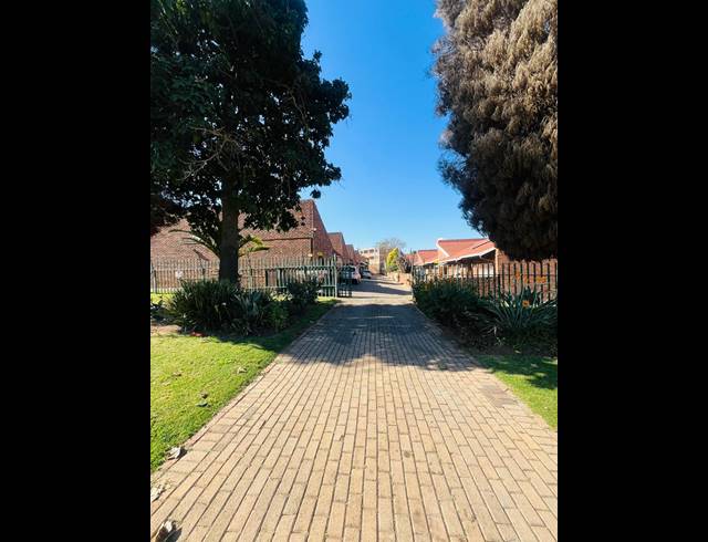 3 BEDROOM HOUSE FOR SALE IN BIRCHLEIGH NORTH